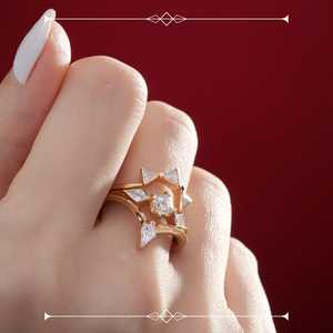 Anillo de Diamantes en Oro de 18K con Corte Asscher y Kite - Product Image 2