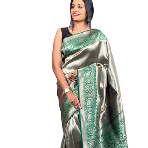 El último diseñador Pure Heavy Silk Zari Weaving Border Saree de Fab Zone - Product Image 1
