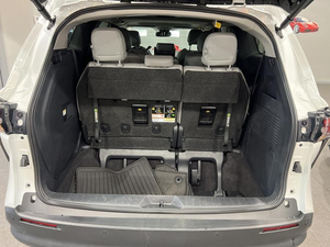Toyota Sienna XLE 2024 d'occasion, 7 places, hybride, traction avant, automatique, sièges en cuir, démarrage à distance, Bluetooth, régulateur de vitesse adaptatif, jantes en alliage léger - Product Image 2