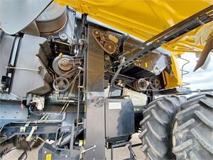 เครื่องเก็บเกี่ยวข้าวโพดและธัญพืช HOLLAND CR8090 เครื่องเก็บเกี่ยวแบบรวมสำหรับมันฝรั่ง ข้าวสาลี ข้าว - ผลิตในอเมริกา - Product Image 5