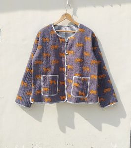 Veste en coton matelassé toutes saisons faite à la main pour femmes, vêtements d'extérieur décontractés imprimés en blocs indiens, cadeau de Noël d'hiver parfait - Product Image 6