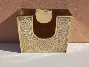 Étui à mouchoirs en laiton fabriqué à la main de conception unique, durable et décoratif pour un usage quotidien, disponible à prix d'exportation depuis l'Inde - Product Image 3