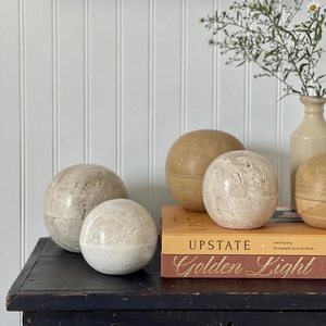 Caja de Almacenamiento Esférica de Piedra Travertino Natural, Diseño Moderno Hecho a Mano para Joyas Elegantes, Recuerdos y Organización del Hogar - Product Image 4