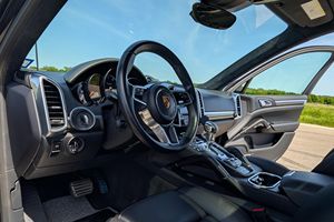 Porsche Cayenne Turbo propre, modèle 2018 - Product Image 2