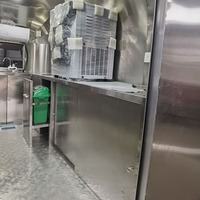 Kiosque mobile de restauration rapide entièrement équipé pour la vente de glaces, de hot-dogs et de snacks, avec cuisine équipée