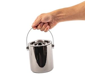 ถังน้ำแข็งสีดำเงางามสองชั้นพร้อมที่จับและฝาปิดดีไซน์หุ้มฉนวนที่ทันสมัยเหมาะสำหรับงานปาร์ตี้บาร์และบ้าน - Product Image 3