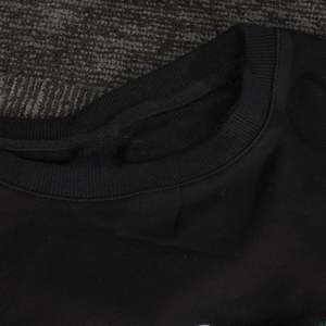 เสื้อสเวตเชิ้ตผู้ชายผ้าฝ้ายหนานุ่มสำหรับฤดูหนาว คอเสื้อขนาดใหญ่ สไตล์ลำลอง สตรีทแวร์ ปักลาย ปักโลโก้ พิมพ์ลายดิจิตอลตามสั่ง ขายส่ง - Product Image 4