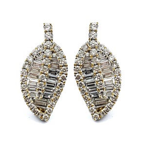 Boucles d'oreilles clous en or blanc massif 18 carats avec diamants naturels, forme mignonne, pour femme, idéales pour fiançailles, mariage ou soirée - Product Image 2