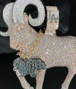 Colgante de Oro Amarillo de 18K con Moissanita Helada para Hombre, Cadena Brillante en la Oscuridad, Estilo Clásico, Certificado GRA, Probado por Expertos en Moda - Product Image 3