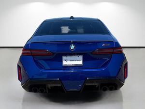NOUVEAU VÉHICULE D'OCCASION 2025 M5 AWD BERLINE TRANSMISSION AUTOMATIQUE V8 HYBRIDE 717 CH - Product Image 5