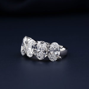 Bague de fiançailles et de mariage classique en or blanc avec cinq pierres, diamant ovale taille brillant, bijoux en or blanc massif pour soirée - Product Image 4