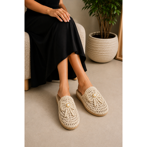 Casual for Cream Bow Motif Straw for <b>Slippers</b> with Closed Toe Breathable Upper and PU PVC Rubber Insole for Spring and <b>Summer</b> - Product Image 1