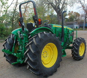 Usado para John para tractor agrícola 5095M 4WD con bomba de rodamiento de caja de cambios 95HP a la venta - Product Image 2