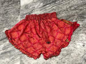 Short en soie pour femmes, fait à la main, confortable, court en soie florale, vêtements de plage pour l'été, short de nuit, cadeau pour elle - Product Image 2