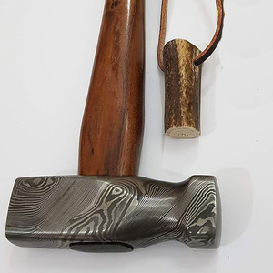 Marteau en acier Damas fait main avec une poignée en bois à prise ferme, durable pour l'atelier et l'utilisation en bricolage, conception personnalisable OEM - Product Image 2