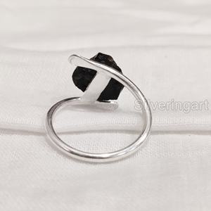 Joyería de piedra en bruto, anillo para mujer, piedra preciosa de turmalina negra cruda Natural, piedra de nacimiento de octubre, banda cruzada, anillo de Plata de Ley 925 - Product Image 5