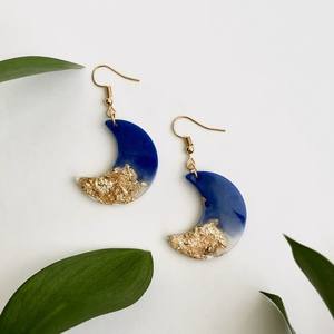 Boucles d'oreilles personnalisées en résine époxy pour femmes Vente en gros de bijoux B2B écologiques tendance OEM/ODM disponibles - Product Image 1