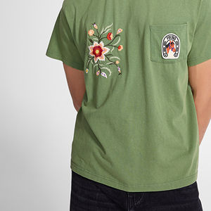 Camiseta ajustada de material Premium de color sólido para hombre con logotipo bordado personalizado a la venta - Product Image 6