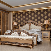 Luxuriöses Europäisches Klassisches Massives Mahagoni Yasmin Schlafzimmer-Set mit Hochwertiger Handgeschnitzter Verzierung und Goldfinish