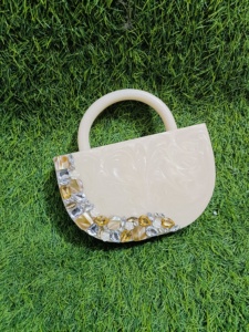 Sacs à main et pochettes en résine sur mesure avec embellissements idéaux pour la revente par les magasins d'accessoires de mode à des prix abordables - Product Image 2