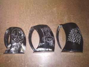 Viking Natural Crafts Ouvre-bouteille en verre court Tasse à corne à boire de style animal pour bière froide et décorations de fête de mariage - Product Image 3