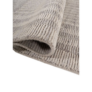 Alfombra de Lana Tejida a Mano Jaipur Rugs ZA, Diseño Contorneado Gris y Negro a Rayas, para Sala de Estar o Pasillo, Estilo Rompecabezas Rectangular, Material Viscosa - Modelo - Product Image 2