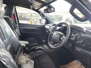 Camioneta Toyota Hilux 2024, Doble Cabina, 4X4 - Product Image 5