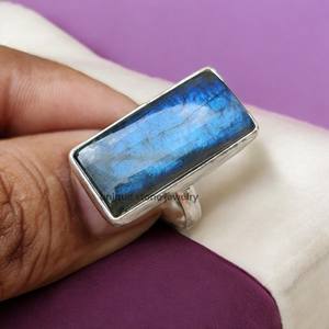 แหวนพลอยเงินสเตอร์ลิงทำด้วยมือทำด้วยมือ925เครื่องประดับชั้นดีสไตล์ลาบราดอไรต์ธรรมชาติพร้อมเทคโนโลยีการตั้งค่าฝา - Product Image 1