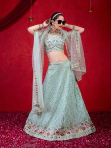 ชุดเลเฮนกาโชลีงานแต่งงานแบบกึ่งสำเร็จรูป คอวี แขนกุด ผ้าจอร์เจตต์สีเขียวอ่อนธรรมชาติ พร้อมผ้าคลุมไหล่ ระบายอากาศได้ดี จากเทรนด์มอลส์ - Product Image 3