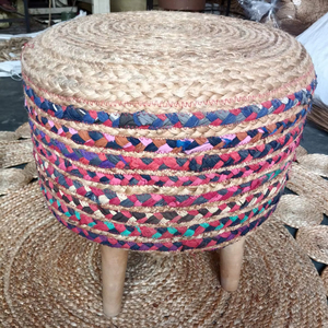 Juego de 2 Otomanas Modernas de Madera con Trenzado de Algodón y Yute, Móviles, para Decoración de Bodas - Product Image 1