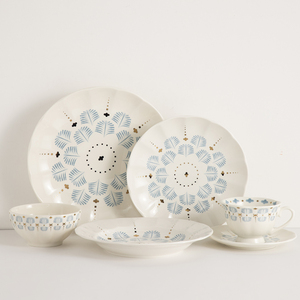 Service de vaisselle en porcelaine de luxe moderne 16 pièces, ensemble d'assiettes rondes jetables en céramique pour 6 personnes, durable pour l'alimentation, le thé et le mariage - Product Image 1