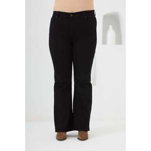 Jeans Negros de Talla Grande con Estilo de Pierna al Estilo Español - Product Image 1