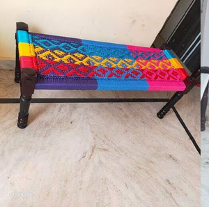 Charpai colorido con cuatro cuadrantes geométricos tejidos distintos en azul, verde, amarillo y rosa, a precios de mayoreo. - Product Image 6