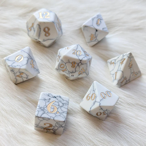 Dés en pierre de haute qualité, howlite, cristal naturel, pierres de guérison reiki, pierres gravées, ensemble de dés personnalisés, cristal viking - Product Image 1
