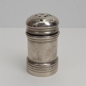 Molinillo de sal y pimienta de madera vintage con mango de latón, hecho a mano, diseñado para interiores de comedor decorativos - Product Image 3