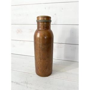 Bouteille d'eau artisanale en cuivre antique sans BPA, réutilisable, écologique, qualité supérieure, vente en gros, ayurvédique, 750 ml - Product Image 3