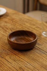 Bol de service en bois minimaliste, parfait pour les fruits secs, les collations et les noix, décoration de table, décoration naturelle pour la maison et utilisation en cuisine et salle à manger - Product Image 6