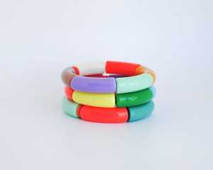 "กำไลเรซิ่นทำมือสีฟ้าและสีขาวของอินเดียสร้อยข้อมือแฟชั่นเรียบง่ายพร้อมเสน่ห์ที่มีสีสัน | เครื่องประดับทำด้วยมือสำหรับผู้หญิง" - Product Image 1