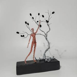 Figurine artistique moderne en métal Sculptures Motif abstrait unique pour la décoration de table de bureau à domicile Disponible en vrac - Product Image 3