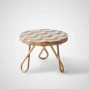 Soporte para Pastel de Madera y Resina Ecológico Hecho a Mano con Diseño Rústico, Apto para Lavavajillas, Color Personalizado para Fiestas y Eventos - Product Image 1