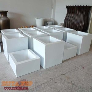 Pots de fleurs et jardinières rectangulaires en PE de qualité supérieure Meilleur prix pour les intérieurs et les extérieurs de jardin Fabricant indien - Product Image 1