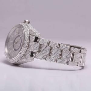 Reloj de pulsera de diamantes de acero inoxidable de plata elegante para mujer de excelente calidad con reloj de cuarzo de lujo de moda disponible para la venta - Product Image 3