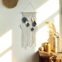 Suspension murale en macramé complexe, art en bois neutre et terreux pour boutiques, cafés ou intérieurs de maison, vente en gros