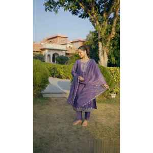 LANZANDO NUEVO DISEÑADOR FESTIVE WEAR KURTA PENT CON DUPATTA TELA HEAVY PURE CHINON CON PESADO BORDADO - Product Image 1