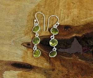 Boucles d'oreilles pendantes en argent sterling avec péridot, faites à la main, 3 pierres, bijoux en pierres précieuses, cadeaux élégants pour femmes - Product Image 4