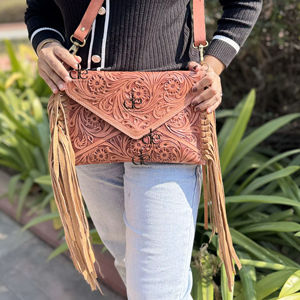 Nouveauté : Sac à bandoulière en cuir véritable fait main, orné de franges et de gravures, design original, sacs élégants pour femmes - Product Image 1