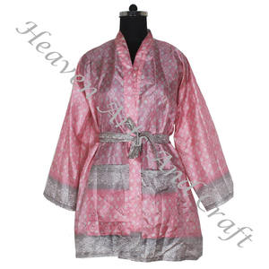 KS002 เสื้อคลุมเพื่อนเจ้าสาวสําหรับสุภาพสตรีสั้นชุดกิโมโนขายร้อนเซ็กซี่สุภาพสตรี Nighty เจ้าสาวเพื่อนเจ้าสาวผ้าไหมสั้นชุดกิโมโนเสื้อคลุมอาบน้ําสําหรับสตรี - Product Image 2