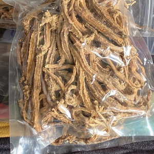 Ginseng Ngoc Linh de haute qualité avec teneur en saponine-OEM supérieure disponible au Vietnam - Product Image 1