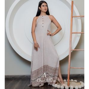 เดรสแม็กซี่สีเบจโบฮีเมียนพิมพ์ลายดิจิตัลแบบใหม่สำหรับผู้หญิงเดรสมีกระดุมพิมพ์ลายชนเผ่าสองข้างผ่าขนาดใหญ่พิเศษ - Product Image 1