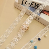 Vente en gros de dentelle à code-barres en polyester soluble dans l'eau 2.5cm de large tissu de dentelle brodée blanche pour vêtements